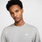 NIKE M NK CLUB FT CREW DK GREY HEATHER/WHITE Bild 5