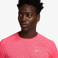 NIKE M NK DFADV STRIDE SS TOP BRIGHT CRIMSON/HTR/REFLECTIVE Bild 5