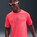 NIKE M NK DFADV STRIDE SS TOP BRIGHT CRIMSON/HTR/REFLECTIVE Bild 7