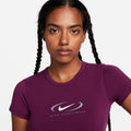 NIKE W NSW BBY TEE SWSH BORDEAUX Bild 4